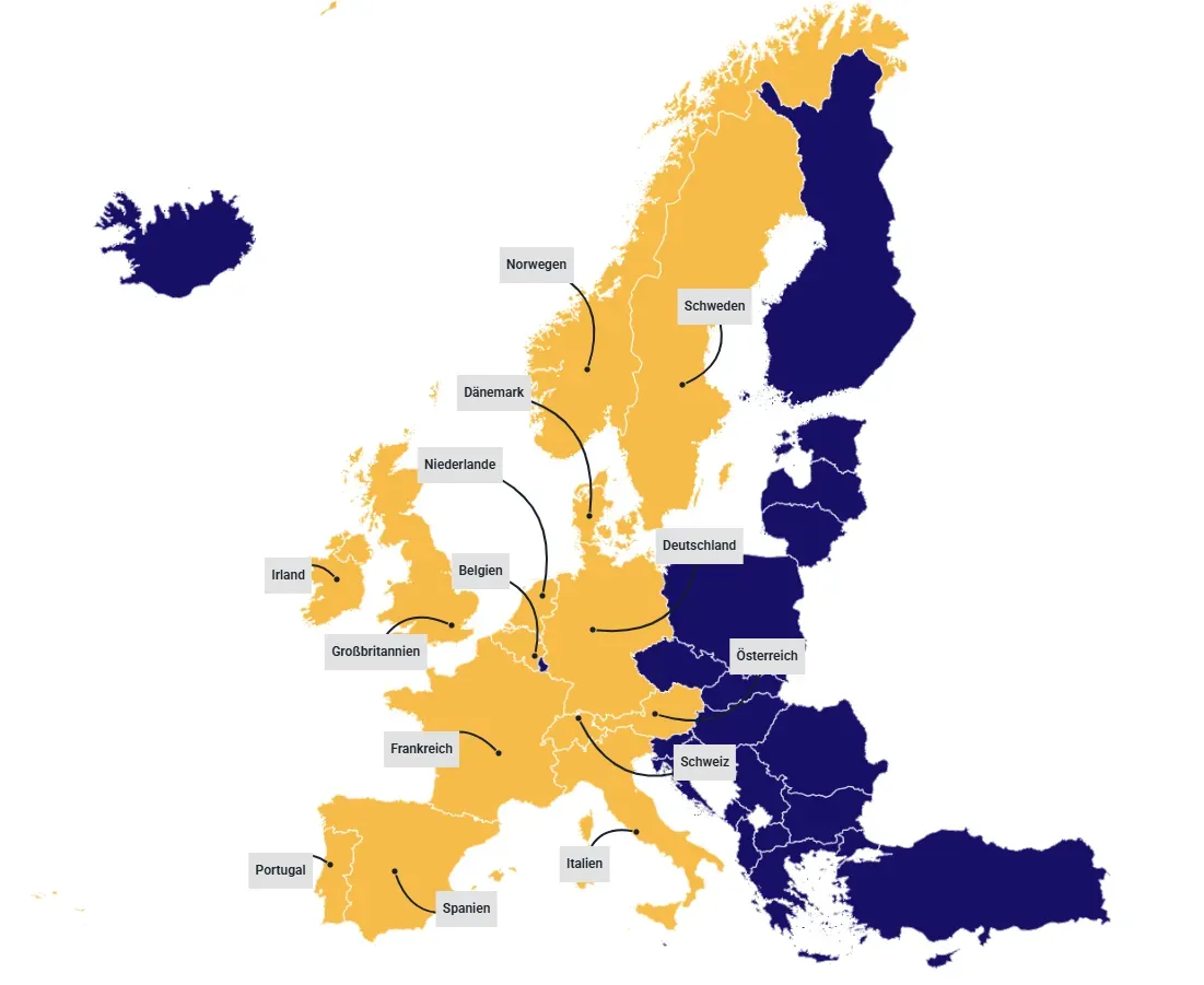 Europakarte mit Ländern in Gelb und Dunkelblau gefärbt und Pfeilen, die Verbindungen zwischen Regionen anzeigen.