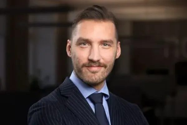 Fastighetsmäklaren Adam Varberg.