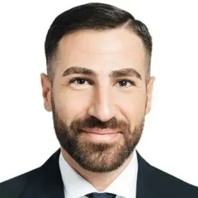 Mäklaren Afram Akyol hos Länsförsäkringar Fastighetsförmedling Göteborg Väster.