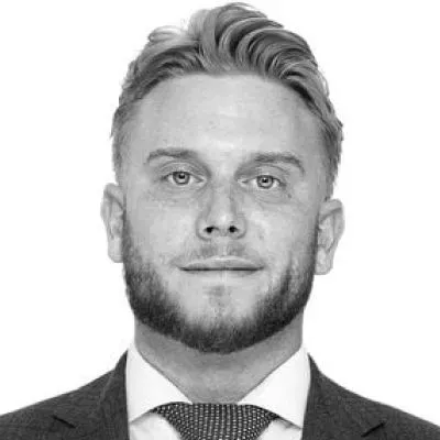 Mäklaren Alexander Torssell hos Länsförsäkringar Fastighetsförmedling Sollentuna.