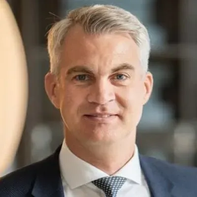 Mäklaren Andreas Fält hos Länsförsäkringar Fastighetsförmedling Uppsala.