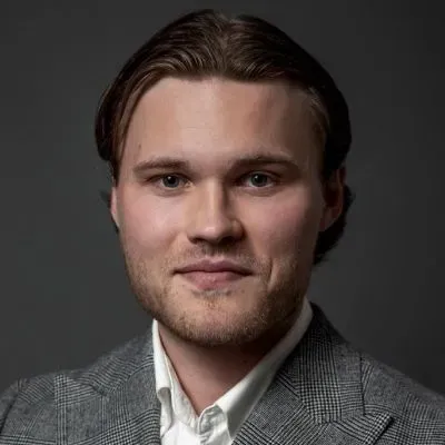 Mäklaren Isabelle Karlsson hos Svensk Fastighetsförmedling Karlstad.