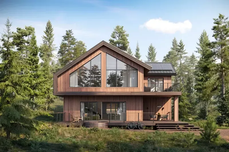 Ett nybyggt trähus i skogen.