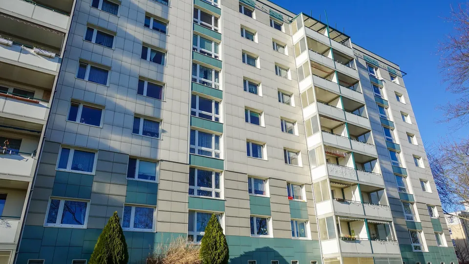 Hochhaus mit Wohnungen in Berlin-Hohenschönhausen