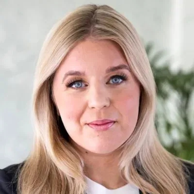 Mäklaren Camilla Dahl hos Ahlm & Dahl Fastighetsförmedling.