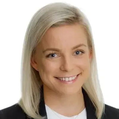Mäklaren Caroline Sabouri hos Länsförsäkringar Fastighetsförmedling Täby-Danderyd.