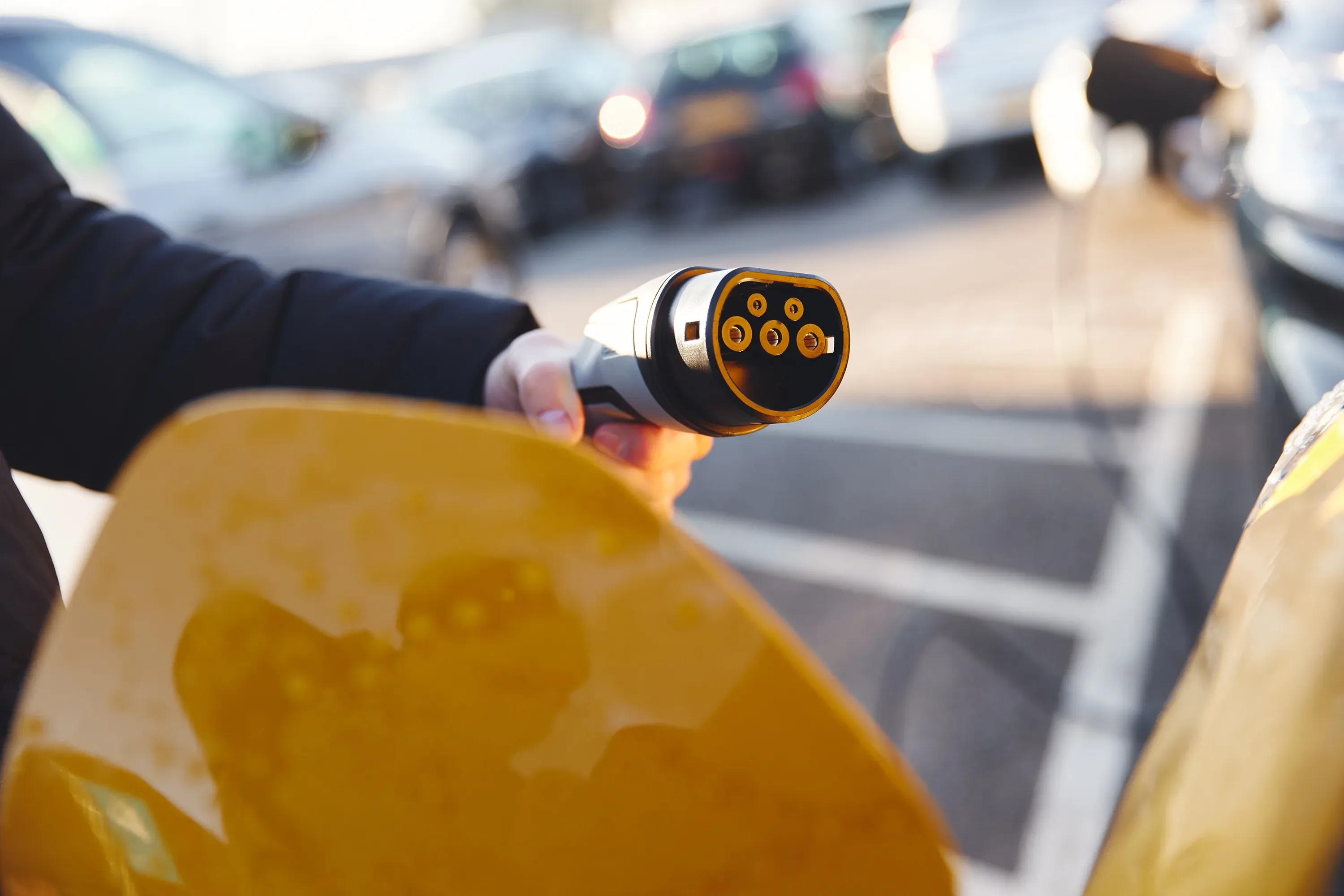 Caricatore EV per auto elettrica giallo