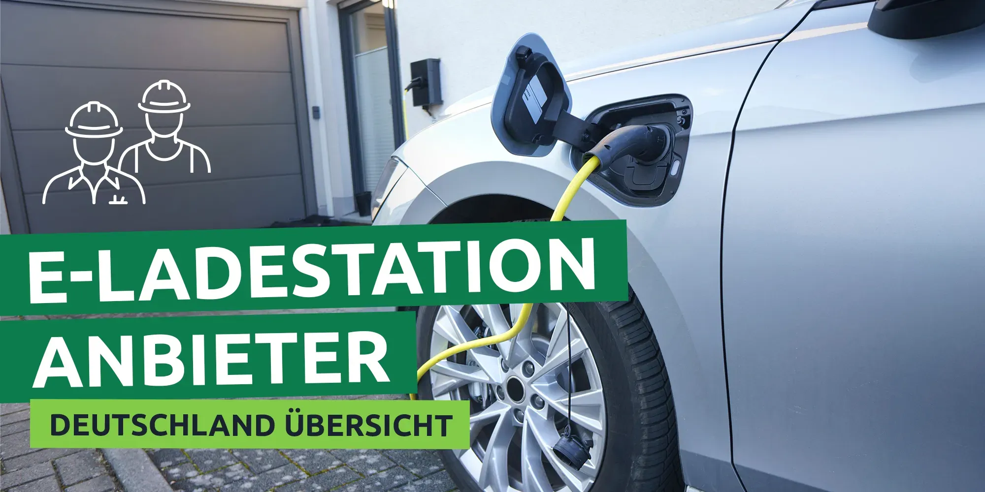 Elektrofahrzeug wird mit gelbem Kabel an heimischer Ladestation aufgeladen.