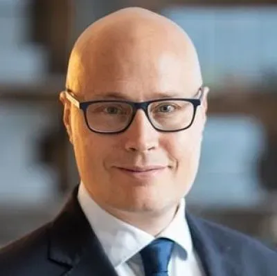 Mäklaren David Almqvist hos Länsförsäkringar Fastighetsförmedling Uppsala.