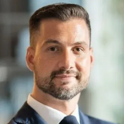 Mäklaren Dinko Dautovic hos Länsförsäkringar Fastighetsförmedling Uppsala.