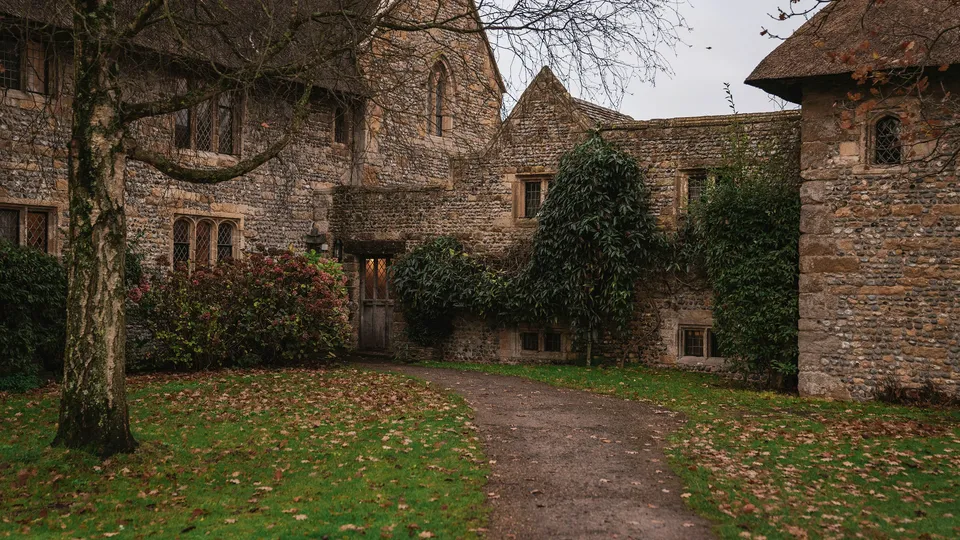 County Tipperary: Stone courtyard