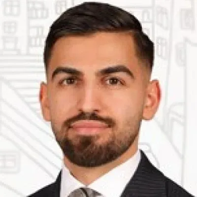 Mäklaren Emil Farmandeh hos Fastighetsbyrån Solna.