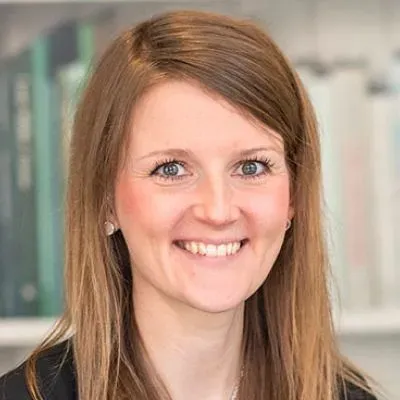 Mäklaren Emma Nilsson på Mäklarna Ekström.