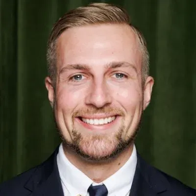 Mäklaren Erik Jonasson hos Strand Mäkleri.