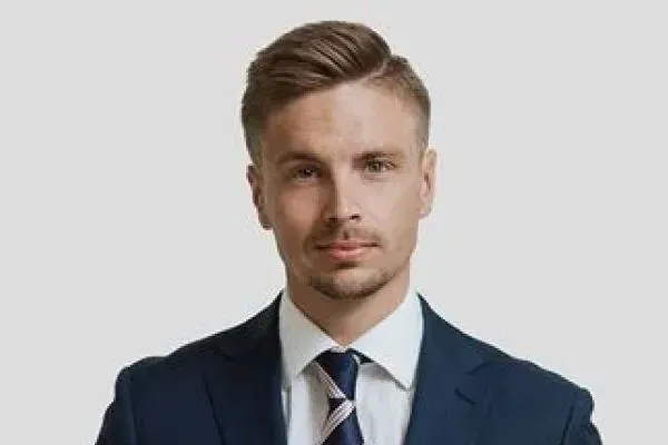 Mäklaren Erik Sundell hos mäklarbyrån Mäklarhuset Norrköping.