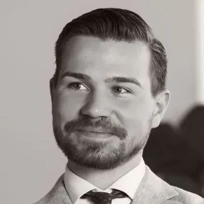 Mäklaren Felix Winnersjö hos MOHV Haninge.