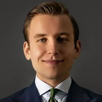 Mäklaren Fredrik Brunned hos Svensk Fastighetsförmedling Stockholm Vasastan.