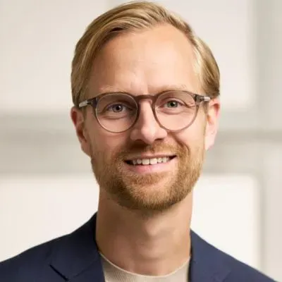 Mäklaren Fredrik Karström hos Karström Mäklarbyrå.