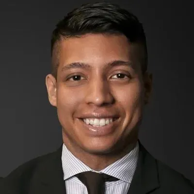 Mäklaren Fredrik Pinedo hos Svensk Fastighetsförmedling Stockholm Vasastan.
