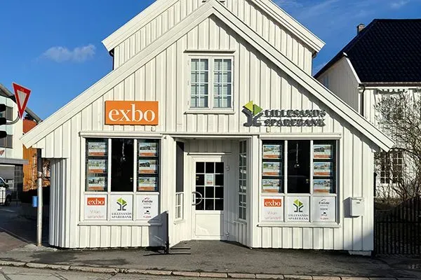 Bilde av fasaden til Exbos lokalkontor i Grimstad