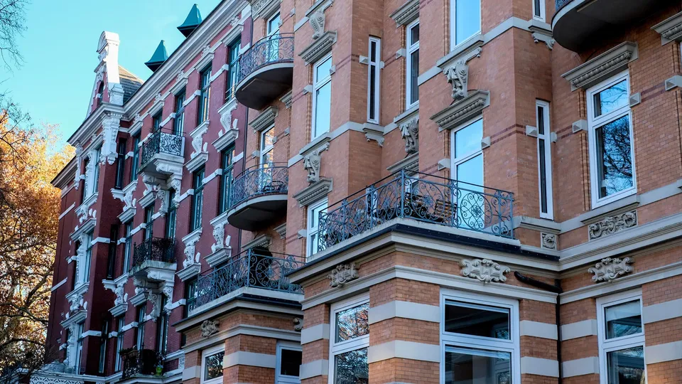 Verziertes Backstein-Wohnhaus in Hamburg-Eimsbüttel