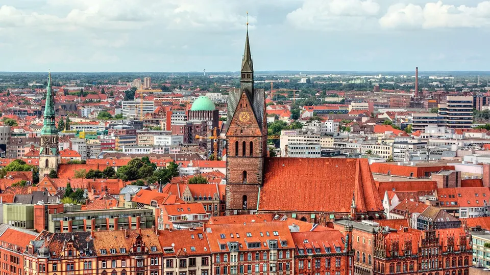 Blick über die Altstadt von Hannover mit Kirchturm