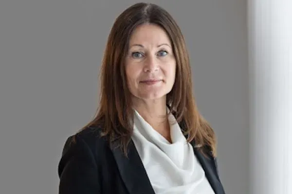 Mäklaren Helen Norrman hos Boporten.