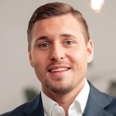 Mäklaren Henric Mattsson hos Innerstadsspecialisten.