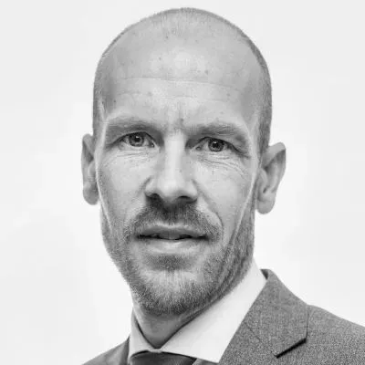 Mäklaren Henrik Holmqvist hos Bjurfors Huddinge.