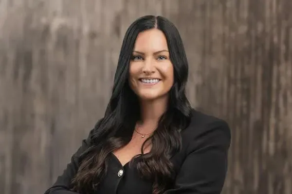 Mäklaren Jenny Almqvist hos Erik Olsson Kungsbacka.