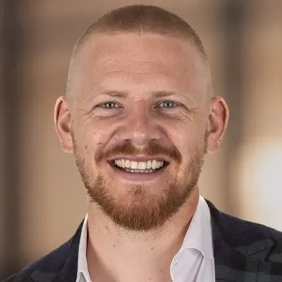 Mäklaren Jesper Lindgren hos Widerlöv.
