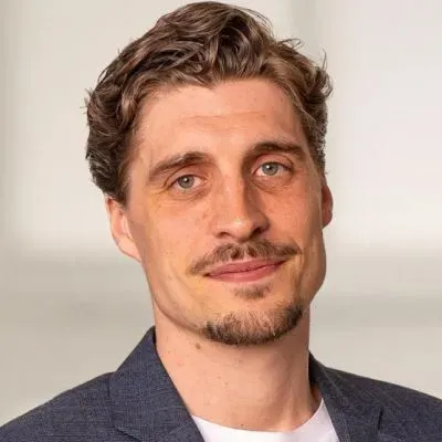 Mäklaren Jimmie Gustafsson hos Karström Mäklarbyrå.