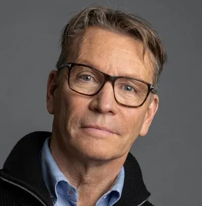 Mäklaren Johan Löfving hos Svensk Fastighetsförmedling Uppsala.