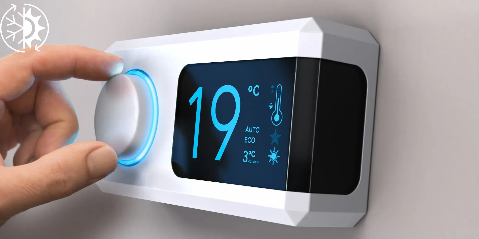 Hand stellt intelligentes Thermostat mit Anzeige von 19°C und AUTO-, ECO- sowie Außentemperatur-Modi ein.