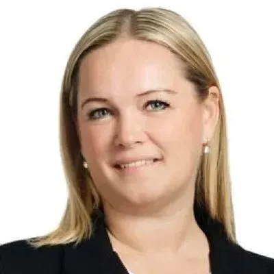 Mäklaren Karolina Hjelmåker hos Länsförsäkringar Fastighetsförmedling Göteborg Väster.