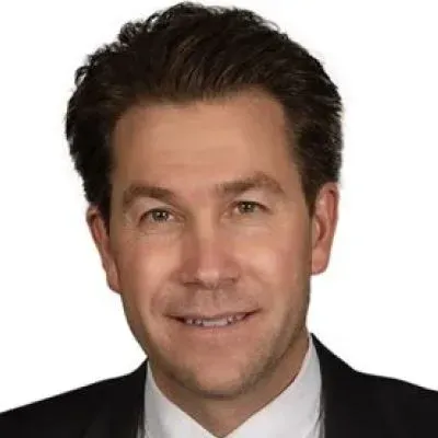 Mäklaren Lenny Thelander hos Länsförsäkringar Fastighetsförmedling Norrtälje.