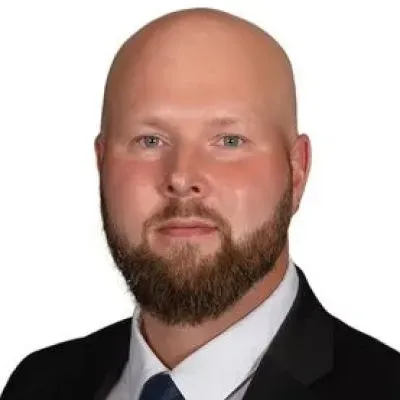 Mäklaren Lucas Eriksson hos Länsförsäkringar Fastighetsförmedling Norrtälje.