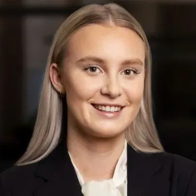Mäklaren Maja Andersson hos Notar Älvsjö.
