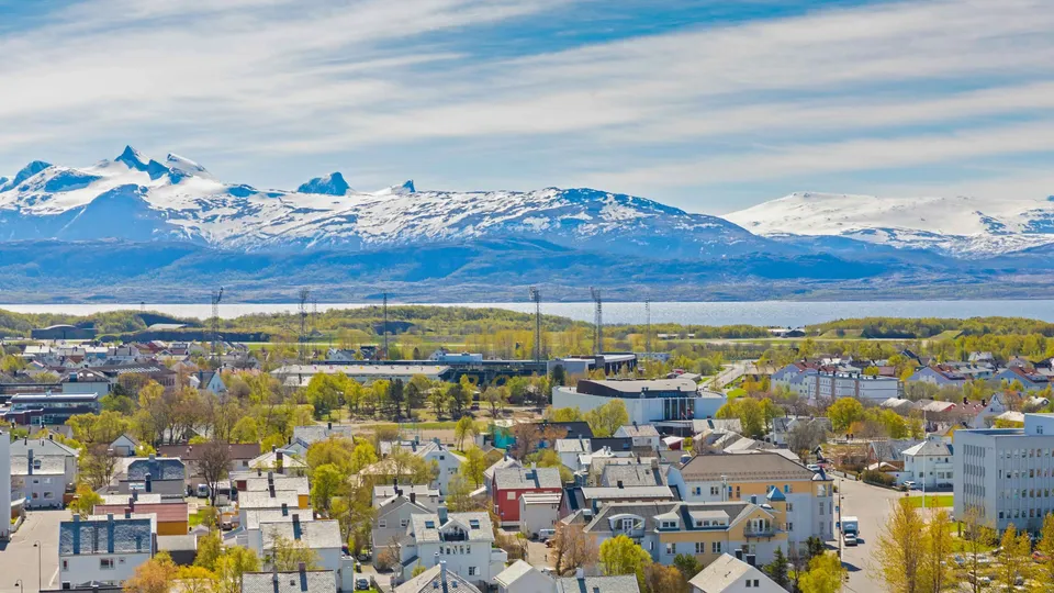 Utsikt over boliger i Bodø – få tilbud fra malere til innvendig og utvendig malerarbeid.