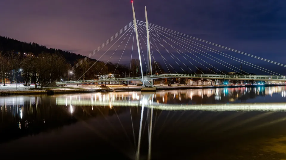 Ypsilon bru over Drammenselva i Drammen – få tilbud fra malere til innvendig og utvendig malerarbeid.