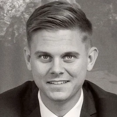 Mäklaren Marcus Hilbertsson hos MOHV Halmstad.