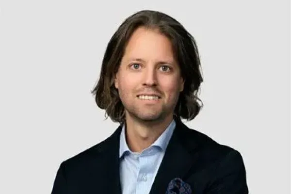 Mäklaren Markus Carlqvist på Mäklarhuset.