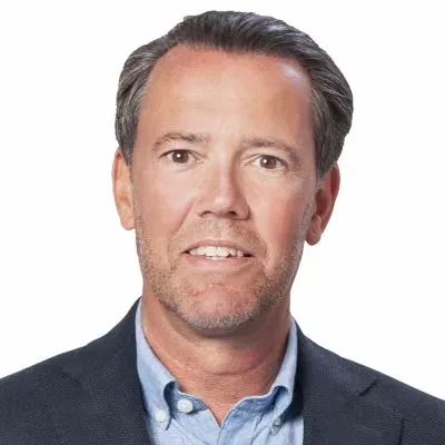 Mäklaren Mathias Larsson hos LF Fastighetsförmedling Varberg.