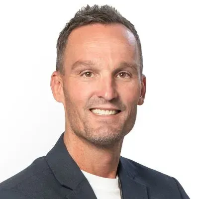 Mäklaren Mikael Holmer hos LF Fastighetsförmedling Varberg.