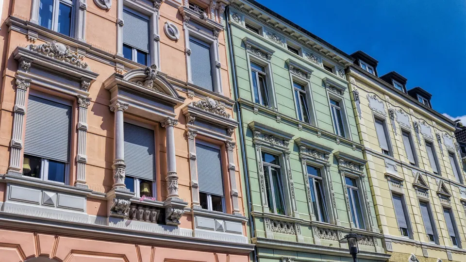Bunte Altbaufassaden in Mönchengladbach