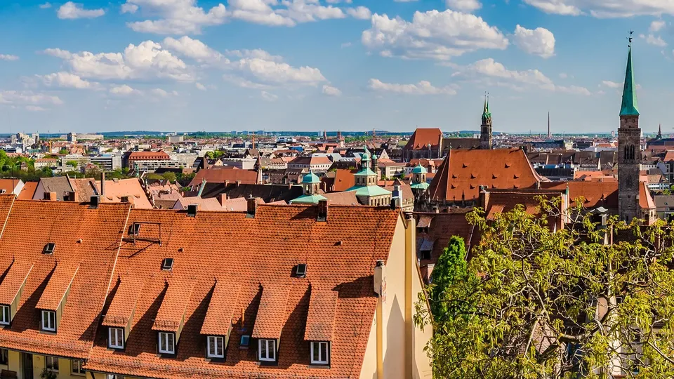 Blick über die roten Dächer von Nürnberg