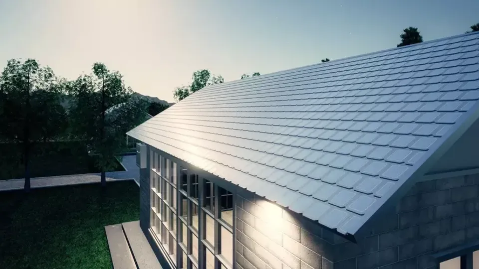 Ett hus med små integrerade solceller som takmaterial.