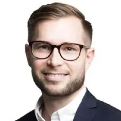 Mäklaren Olof Edelsvärd hos Länsförsäkringar Fastighetsförmedling Nacka.