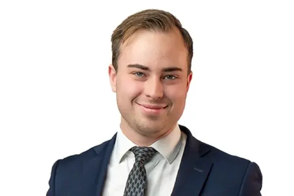 Mäklaren Oskar Hovling på SkandiaMäklarna.
