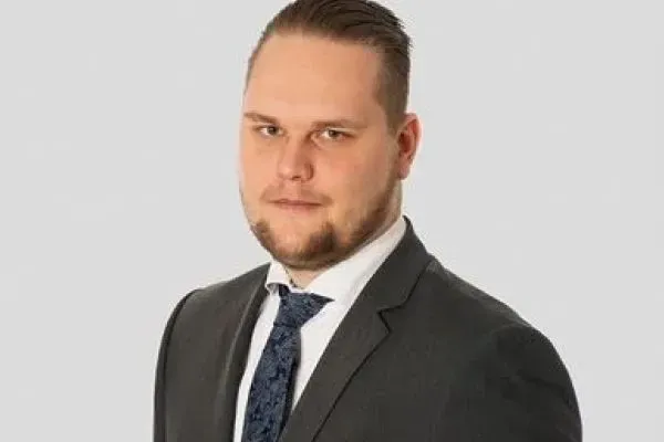 Mäklaren Oskar Lund hos Mäklarhuset Helsingborg.